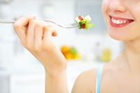 Powolne jedzenie zmniejsza głód i jest dobrym sposobem na dietę