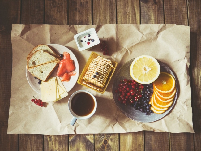 Śniadanie - dlaczego to najważniejszy posiłek dnia. Co powinniśmy jeść? Posłuchaj dietetyka!