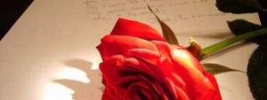 Romantyczny sms zastąpił list miłosny. Tęsknota kobiet za uczuciami przelanymi na papier