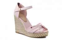 Buty damskie. Przegląd najmodniejszych modeli w sezonie wiosna/lato 2016